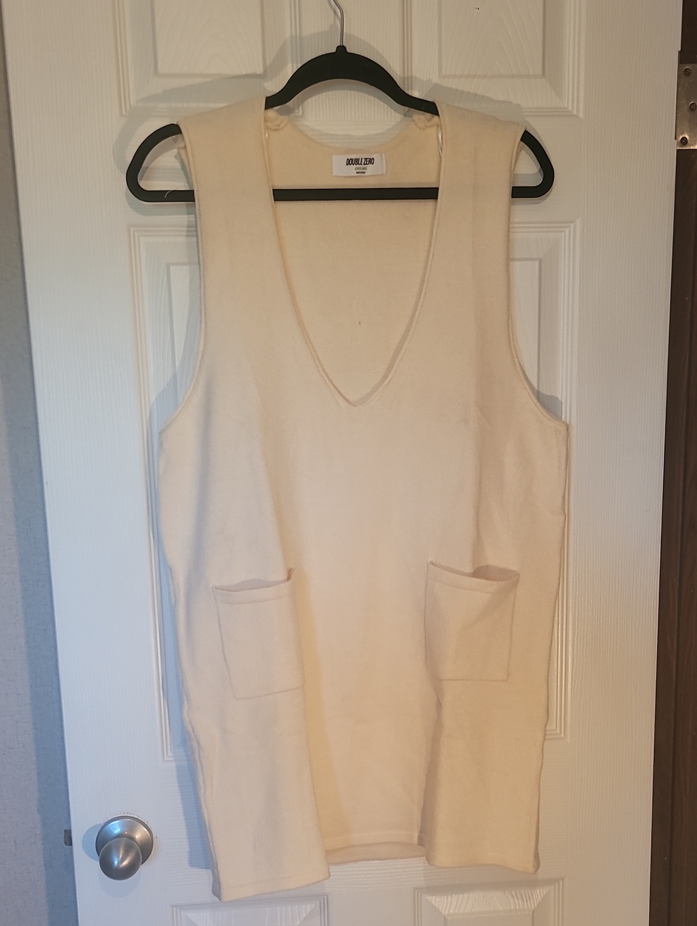 Double Zero Cream V-Neck Sleeveless Sweater Mini Dress with Pockets